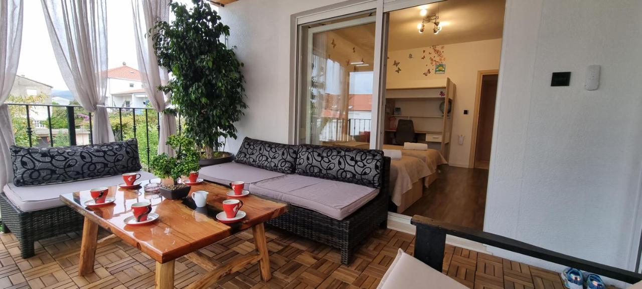 Luxurious Three Bedrooms Apartment With Two Terraces Kastela Exterior photo