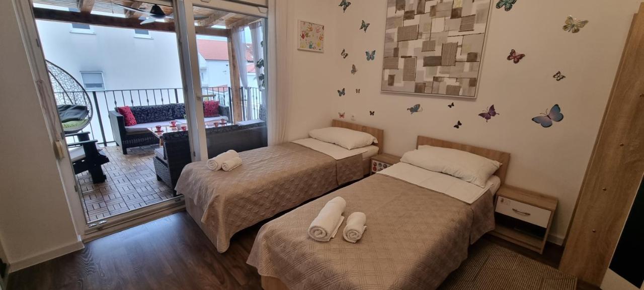 Luxurious Three Bedrooms Apartment With Two Terraces Kastela Exterior photo