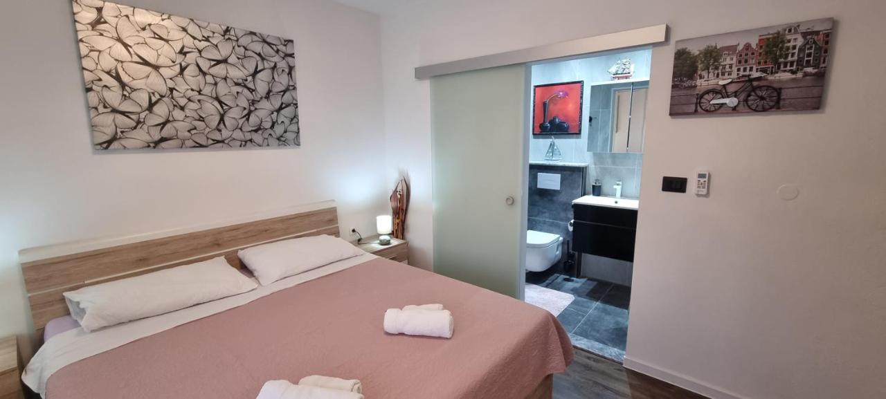 Luxurious Three Bedrooms Apartment With Two Terraces Kastela Exterior photo